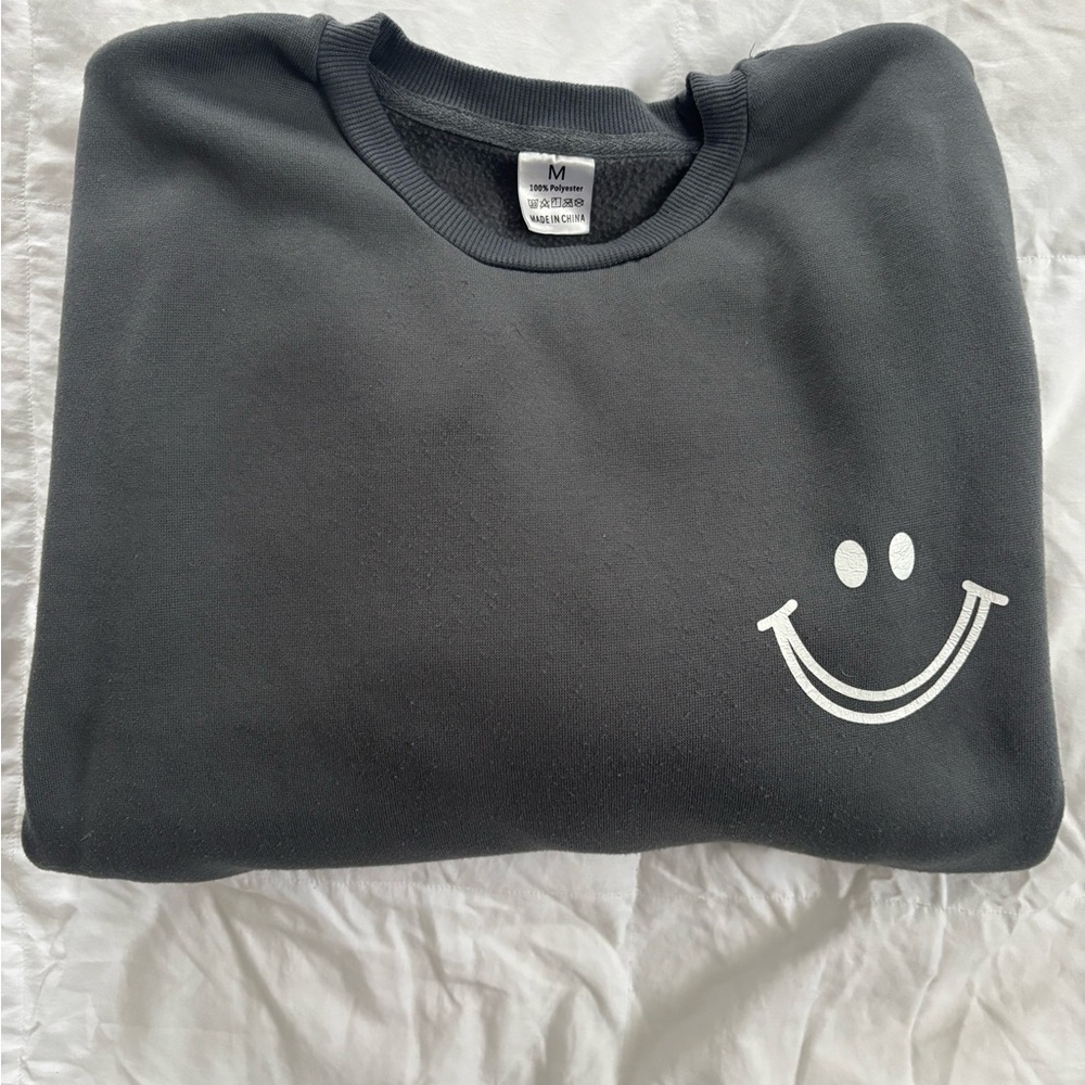 Grey Smiley Face Crewneck Sweatshirt – New, Never Worn- Size women’s medium